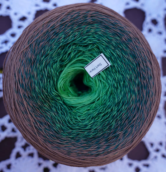 Gradient Yarn-Spruce Tree